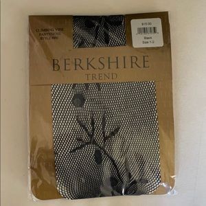 Berkshire climbing vine fishnet panty hose NIW